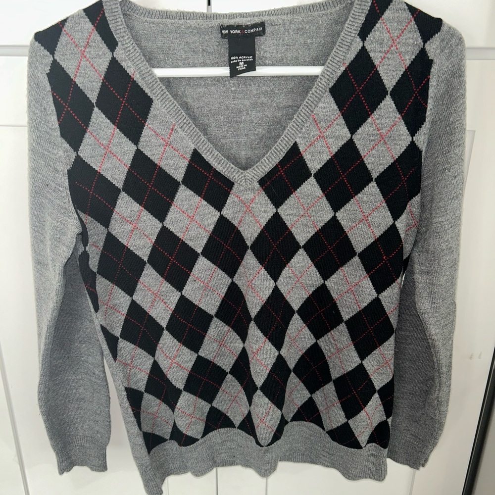 New York & Company V-neck sweater